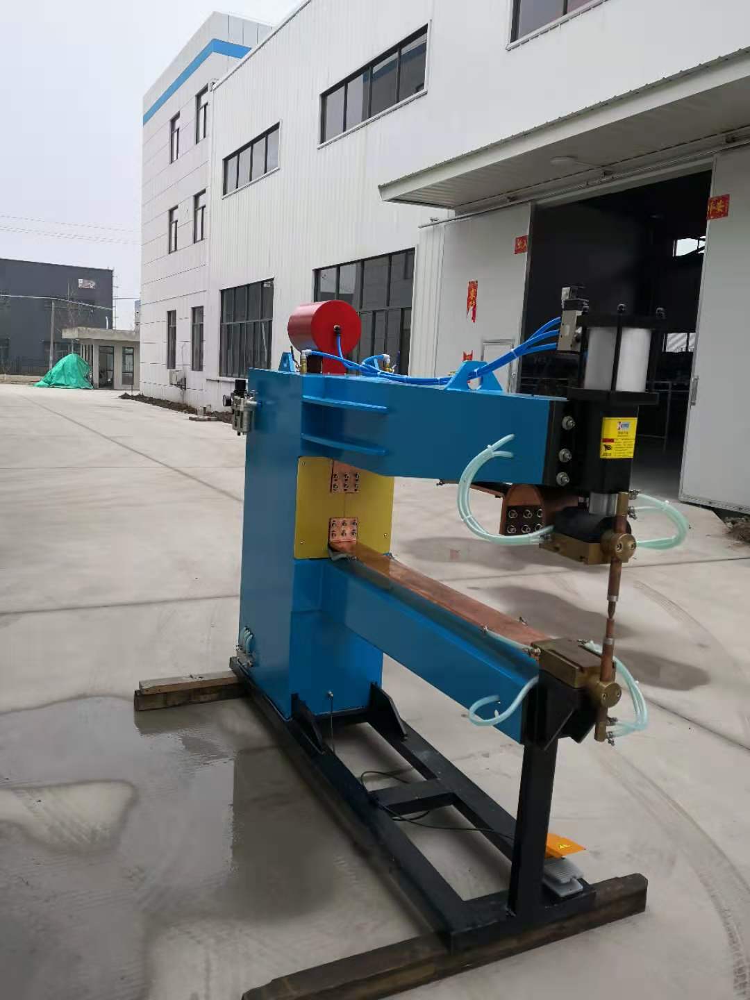 加長臂點(diǎn)焊機(jī)